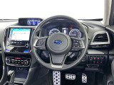 運転席まわりです。 各操作スイッチは使いやすい位置に配置されてます。