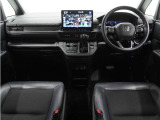 ◆インテリアパネル◆視界広々で非常に運転しやすくロングドライブでも疲れを感じさせないすっきりとまとまったインパネ周りです。