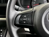 ステアリングスイッチ付き。前方から目を離すことなく操作することが可能です。