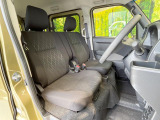 運転席まわりには十分なスペースがあり、大柄な方でもゆったり運転していただける環境です。