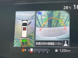 【アラウンドビューモニター】専用のカメラにより、上から見下ろしたような視点で360度クルマの周囲を確認することができます☆死角部分も確認しやすく、狭い場所での切り返しや駐車もスムーズに行えます。
