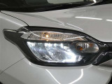 LEDヘッドライトです。デザイン性がよくとても明るいので、夜間の走行や悪天候でも安心です。しかも長寿命!