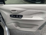 パワーウィンドウ装備です。運転席はオートになっているのでワンタッチ開閉することが出来ます。