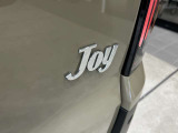 テールゲート右側の「JOY」ロゴが特徴的です。