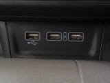 便利な充電用USBジャックも付いています。