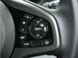 ◆アダプティブクルーズコントロール◆予め設定した車速内でクルマが自動的に加減速。前走車との適切な車間距離を維持しながら追従走行します。【LKAS】車線維持支援システムでステアリング操作を支援。
