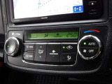 車内の温度管理に便利なオートエアコン☆