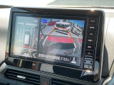 [アラウンドビューモニター]車両を上から見たようなカメラで周りの障害物などが一目瞭然!駐車が苦手な方でも、らくらく駐車♪