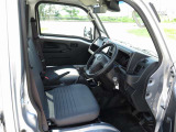 運転席もきれいな状態です。仕事用として気持ちよくお使いいただけます。