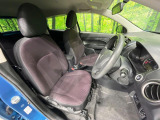 運転席まわりには十分なスペースがあり、大柄な方でもゆったり運転していただける環境です。