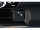 スマートフォンなどの音楽再生が可能なUSB接続ジャック装備車両です♪♪♪