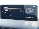 こちらのお車には先進安全装備が多数搭載されています。衝突被害を回避あるいは軽減するためのブレーキや、後方死角からの接近警報、車線逸脱を防止する警報装置など、詳しくはスタッフまでお尋ねください。