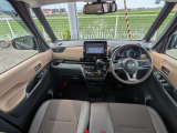 周囲が広く見わたせて、車両感覚もつかみやすく 足元も広々としてます。