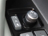 こちらのカローラHVはオートミラー付き!うっかり閉じ忘れの無いように、鍵を閉めるとミラーも閉じ、エンジン掛ければミラーが開きます!あると便利なんです♪