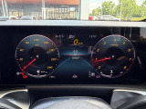 デジタルメーターを装備。運転情報を見やすく先進的に表示します。