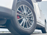 【純正17インチアルミホイール】外観にマッチした純正アルミホイールを装着しております。各種社外アルミホイールや、スタッドレスタイヤも取扱いしております。是非ご相談ください♪
