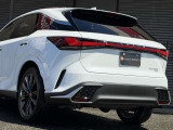Fスポーツ専用・スーパーグロスブラック21インチアルミホイール。