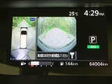 【アラウンドビューモニター】専用のカメラにより、上から見下ろしたような視点で360度クルマの周囲を確認することができます☆死角部分も確認しやすく、狭い場所での切り返しや駐車もスムーズに行えます。