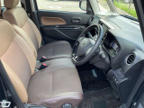 運転席は広々としていて、ゆったりと運転をお楽しみいただくことができますよ。