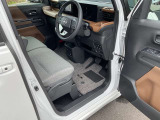 快適に運転できるドライブポジション!40mmも調整できる運転席シートリフターとシートスライドで、無理のない運転姿勢がとれます