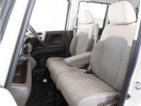 ◆運転席・助手席◆室内は、シートクリーニングや各部の徹底した清掃を実施し、消臭・除菌処理を行っています。しかも、全ての差上で天然成分の薬剤にこだわり安心・安全へも配慮しています。