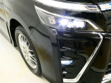 LEDヘッドライトです。デザイン性がよくとても明るいので、夜間の走行や悪天候でも安心です。しかも長寿命!
