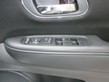 運転席からドアミラーの開閉操作ができます。