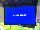 【12.8型フリップダウン】大画面モニターで後席でもエンタメをお楽しみいただけます。家族や友人とお出かけする機会が多い方に大人気です♪