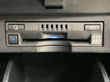 高速道路で便利な【ETC2.0】を装備しています。光ビーコン搭載で渋滞情報などナビゲーションと連動することで機能も充実いたします。他、観光施設に立ち寄るための高速料金割引サービス等もございます。