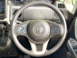 インテリアに合わせたデザインのステアリングは、運転される方のことも考え、運転しやすい形状、大きさです。是非一度、実際に触ってお確かめください。