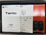 スマートキーは鍵をバッグに入れたままでもドアロックの開閉やエンジンのON・OFFができます。夜間や雨の日も鍵を探さなくて良いので便利です。