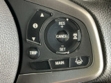 【アダプティブ・クルーズ・コントロール】予め設定した車速内でクルマが自動的に加減速。 前走車との適切な車間距離を維持しながら追従走行し、高速道路でのドライバーの疲労を軽減してくれる嬉しい機能付♪