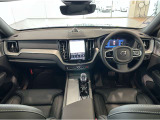 XC60 ウルトラ T6 AWD プラグイン ハイブリッド ブラック エディション 4WD 