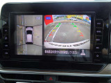 見下ろしているかのような映像で、駐車もスムーズにできる。アラウンドビューモニター