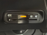 有料道路のレーン通過に便利なETC車載器を装着しています。ご利用にはセットアップが必要となります。