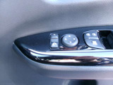 ドアミラーの鏡面の調節、格納は運転席からすべて操作できます!