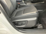 納車前にご案内しますボディーコーティングを施工する事をお勧めします。理由1納車時ピカピカ、2洗車も楽々だし雨で多少の汚れも無くなります、3運転してて気持ちがよいetc.