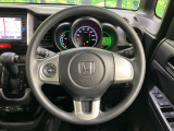 【ステアリングスイッチ】運転中、前方から目線をそらすことなく、オーディオ等の操作が可能な便利機能!安心&快適なドライブを演出してくれます♪