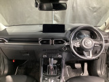 安全運転と情報操作を両立する運転席まわり。さまざまな情報を扱いながら正しい姿勢で安全に運転できることを追求したコックピット!
