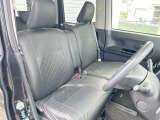 運転席まわりには十分なスペースがあり、大柄な方でもゆったり運転していただける環境です。