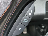 必要な車両情報を手元で確認できる便利なインフォメーションスイッチです。