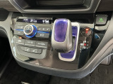 オートマチックシフトレバーは、手になじみ操作しやすい形状で安全運転にもつながります♪