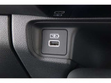 便利な充電用USBジャックも付いています☆周辺機器の充電にご利用頂けます☆
