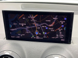 ●純正ナビ:一体感のあるナビは、高級感ある車内を演出してくれます。オーディオ機能も充実しておりますので、運転もより楽しめます♪