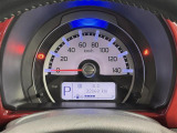 【メーターまわり】ドライバーから見やすい位置にあって安全運転に寄与します。メーターも見やすくてシンプルなデザインになっております。