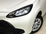 【LEDヘッドライト】悪天候や夜間走行時も良好な視界を確保し安心して運転できる高輝度LEDヘッドライトを装備!点灯速度が早く、消費電力も抑えられています。
