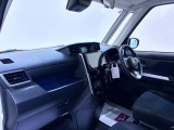 ダイハツのお店では、ダイハツ車を知り尽くしたプロフェッショナルが、専用の診断機器を使って各システムを点検しております。