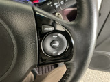 【クルーズコントロール】アクセルペダルを踏まずに一定の車速で走行できますので、高速道路など加減速の少ない道で便利です♪長距離ドライブの疲れを軽減してくれる、嬉しい装備ですよね♪