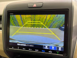 【バックカメラ】駐車時に後方がリアルタイム映像で確認できます。大型商業施設や立体駐車場での駐車時や、夜間のバック時に大活躍!運転スキルに関わらず、今や必須となった装備のひとつです!