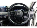 視認性の良いメーターで、運転中も情報がひと目で確認できて安心。見やすさにこだわったデザインで、毎日のドライブがもっと快適に